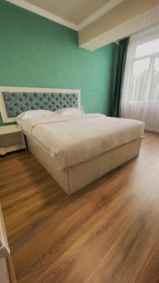 Khan Plaza Almaty Esterno foto